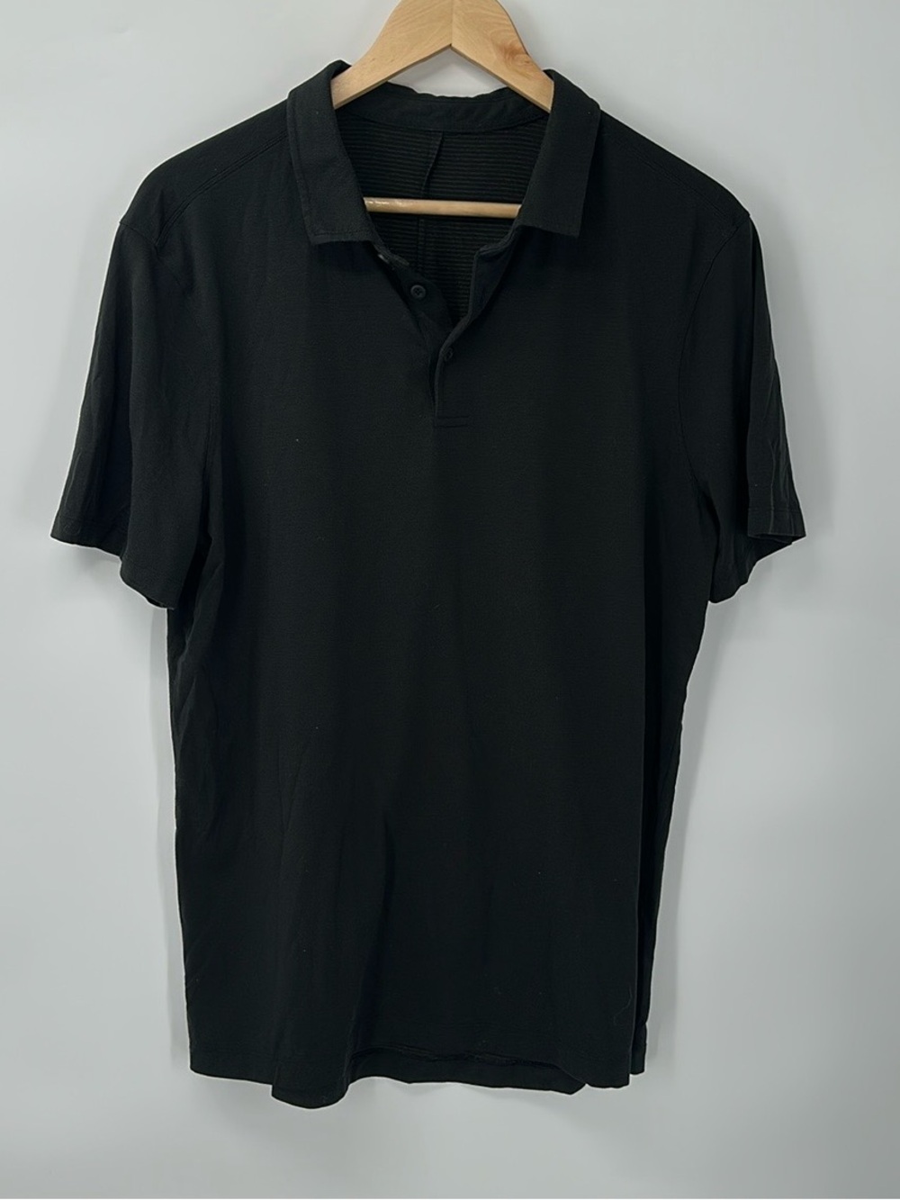 Mens Lululemon collar t- shirts.